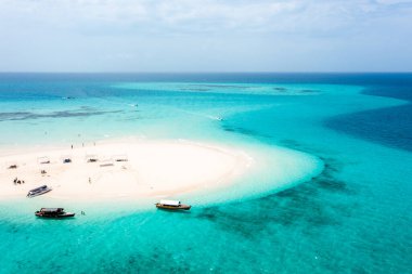 Tanzanya, Zanzibar 'daki Idyllic kumsal adası. Hava görüntüsü. Nakupenda Nyange