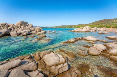 Güney Korsika, Fransa 'da masmavi suyu olan Palombeggia plajı.. 