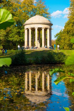 St. Petersburg, Rusya 'daki parkın güzel manzarası.