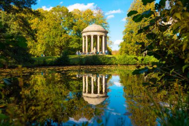 St. Petersburg, Rusya 'daki parkın güzel manzarası.