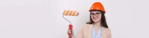 Chica Ingeniera Casco Construcción Naranja Con Herramientas Pintura Enlucido Sus —  Fotos de Stock