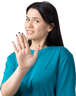 Rahatsız edici güzel esmer portresi, el hareketlerini durdurmak için kaldırıyor. Bu kadar yeter, teşekkürler..