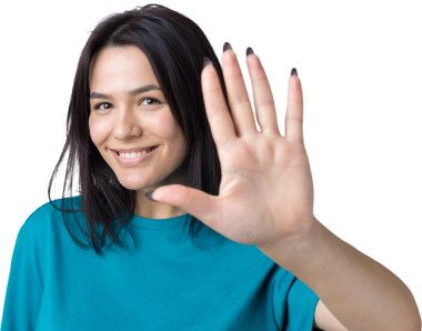 Gülümseyen kadın elini sallar gibi kaldırdı..