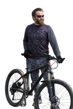 Şortlu ve formalı bisikletçi şeffaf bir arka planda hava süspansiyon çatalıyla modern bir karbon donanım bisikleti sürüyor..