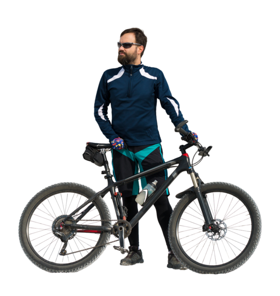 Şortlu ve formalı bisikletçi şeffaf bir arka planda hava süspansiyon çatalıyla modern bir karbon donanım bisikleti sürüyor..