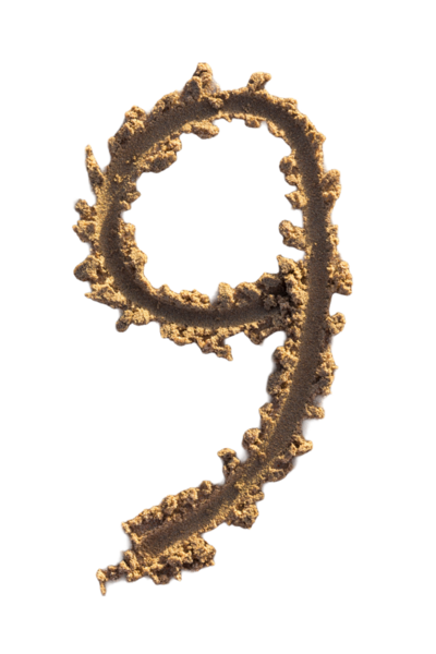 Dokuz numara kumlu bir plajda yazılmış. El yazısı karakter koleksiyonu.