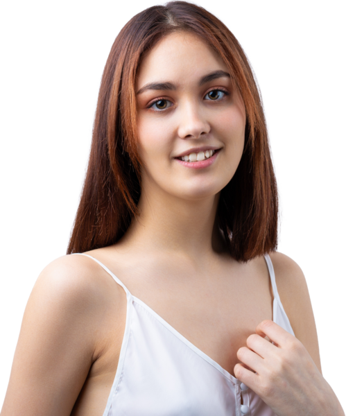 Temiz ciltli, doğal makyajlı ve gri arka planda beyaz dişli güzel bir kadın.