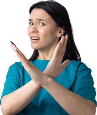 Karşılıklı el işareti olmadan onaylamayan bir kız inkar hareketi yapar. Gri arka planda güzel bir kadının portresi