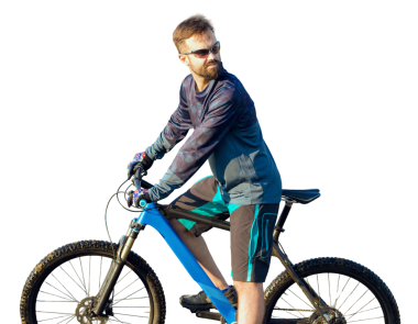 Bisikletçi şort ve jersey bir hava süspansiyon çatal ile modern karbon hardtail bisikletle