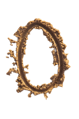 Alfabe (O) harfleri kumsalda el yazısıyla yazılmış.