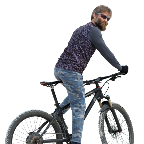 Bisikletçi şort ve jersey bir hava süspansiyon çatal ile modern karbon hardtail bisikletle