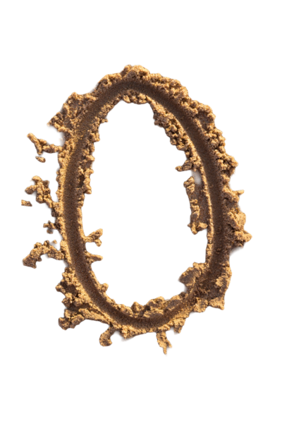 Alfabe (O) harfleri kumsalda el yazısıyla yazılmış.