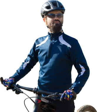 Pantolon ve yün ceketli bisikletçi modern karbon donanımlı bir motorsikletle off-road 'a biniyor..