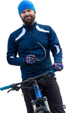 Bisikletçi şort ve jersey bir hava süspansiyon çatal ile modern karbon hardtail bisikletle