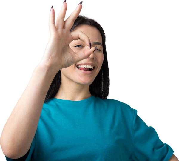 Gülümseyen kız el kol hareketi yapıyor.