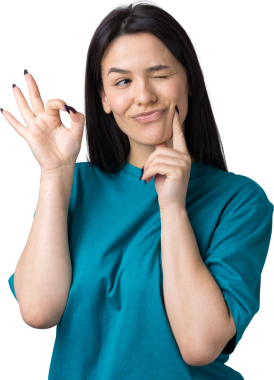 Gülümseyen kız el kol hareketi yapıyor.