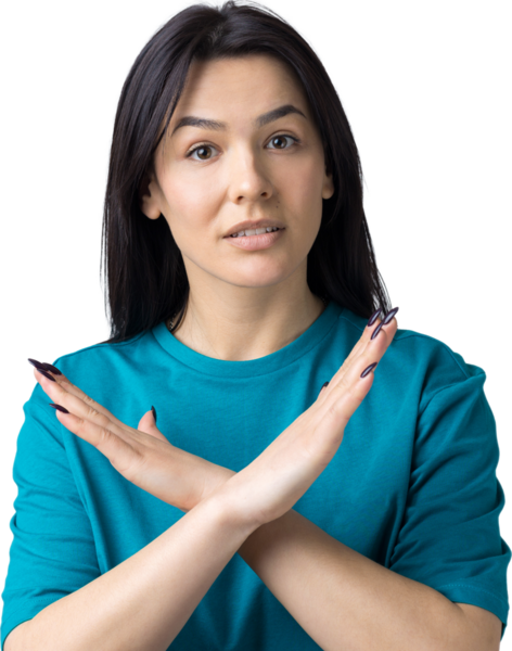 Karşılıklı el işareti olmadan onaylamayan bir kız inkar hareketi yapar. Gri arka planda güzel bir kadının portresi