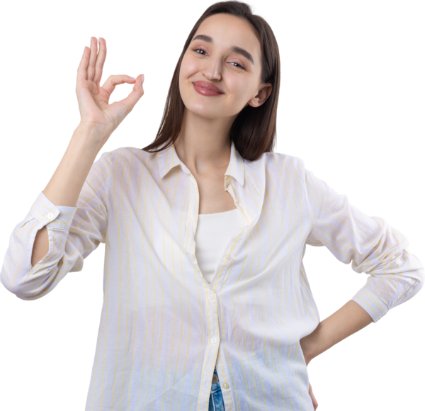 Gülümseyen kız el kol hareketi yapıyor.