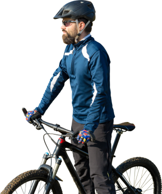 Pantolon ve yün ceketli bisikletçi modern karbon donanımlı bir motorsikletle off-road 'a biniyor..