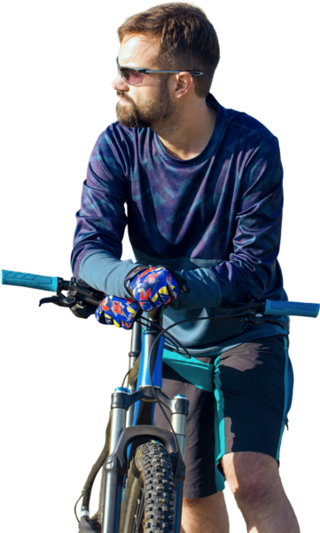 Şortlu ve formalı bisikletçi, modern karbon kuyruklu motorsikletli. Uçurumun kenarında, yeşil bahar ormanlarının arka planında duran bir hava süspansiyon çatalı var.