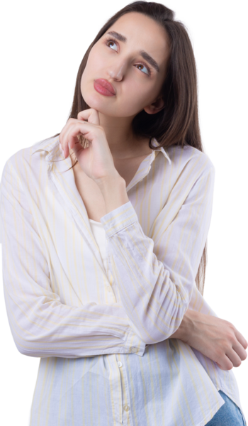 Beyaz arka planda soyutlanmış, düşünen güzel bir genç kadının portresi.