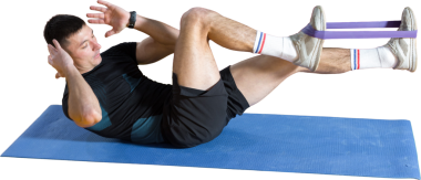 Spor giyimli atletik adam ve spor salonunda spor yapıyor..