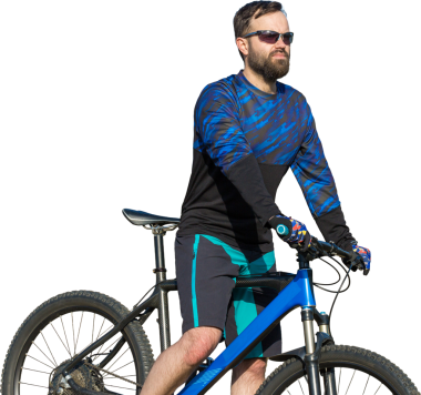 Dağın zirvelerini şortlu ve formalı bisikletçilerle modern karbon donanımlı çatallı bisikletle fethediyor.