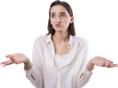 Beyaz arka planda duran şaşırmış yüz ifadesi olan genç ve güzel bir kadın..