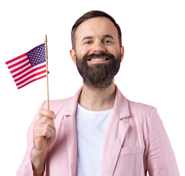 Kırmızı stüdyo arka planında Amerikan bayrağı olan sakallı, memnun bir gencin portresi. Büyük ABD vatansever ve özgürlüğün savunucusu.