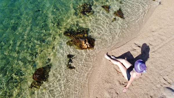 Woman Swimsuit Straw Hat Sits Sand Sea — Stock Photo, Image