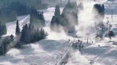Video of a ski resort that uses artificial snow with snow cannons