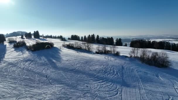 Drone Video Kitesurfer Invierno Nieve Snowkiting Las Montañas — Vídeo de stock