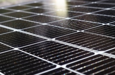 Güneşin parladığı bir güneş sisteminin yakınında