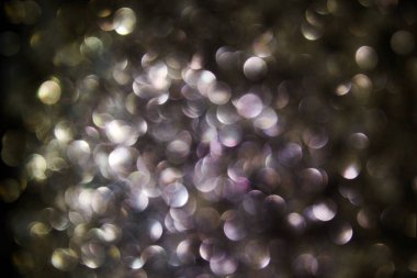 Birçok mor ve altın ışıklı siyah arkaplan