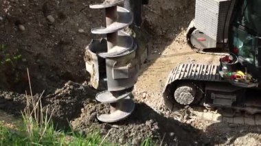 Jeotermal ve istikrar sütunu delmek için büyük bir matkap videosu