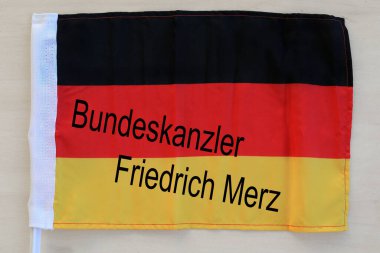 Alman bayrağı ve Federal Şansölye Friedrich Merz