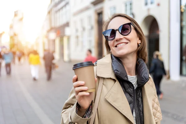 Portrait Junge Schöne Glücklich Lächelnde Frau Die Kaffee Trinkt Tee — Stockfoto