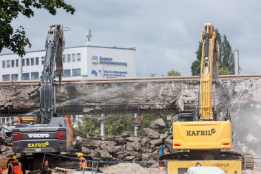 Magdeburg, Almanya - 16. Juni, 2025: Şam 'daki Magdeburg Köprüsü' nün yıkılması.