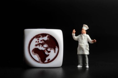 Dünyanın minyatür figürü ve bir şef. 