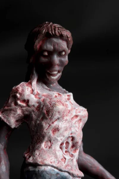 Zbliżenie Lalki Zombie Czarnym Tle — Zdjęcie stockowe