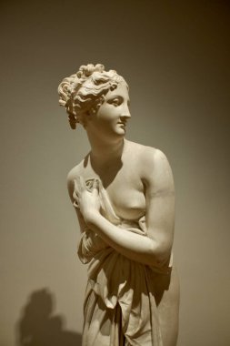 Bassano del Grappa, İtalya - 12 26 2024: İtalyan Venüs veya venere italica, Antonio Canova tarafından 1810 yılında yapılmış bir mermer çalışmadır.