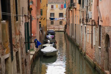Venice in Real Life, Genuine Street ve Canal Fotoğrafçılık Şehrin Gerçek Atmosferini Turist Kartpostallarının Ötesinde Gösteriyor. Yüksek kalite fotoğraf