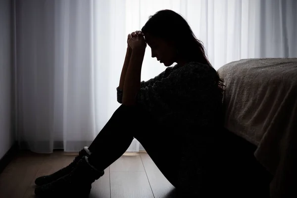 Frau Leidet Depressionen Konzept Für Traurigkeit Und Kopfschmerzen lizenzfreie Stockbilder