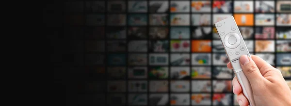 Concetto Streaming Video Multimediale Televisore Telecomando Mano — Foto Stock