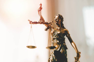 Adalet Anıtı, Bayan Adalet veya Iustitia. Hukuk ve hukuk kavramı