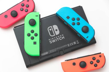 Wroclaw, Polonya - 22 Ocak 2022: Nintendo Anahtarı - Nintendo 'dan popüler mobil konsol aygıtı