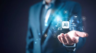 Yapay zeka öğrenme, sinirsel ağ konsepti. Parlak soyut simgeleri olan takım elbiseli adam.