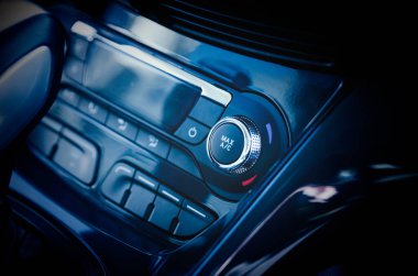 Araba havalandırma sistemi. Araba havalandırma sistemi. Klima düğmesi kapat.