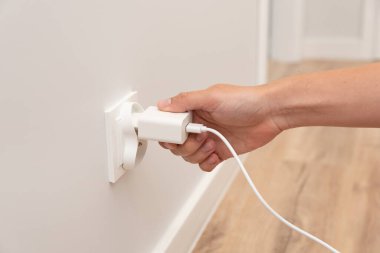 Elektrik şarj aletini akıllı sokete tak