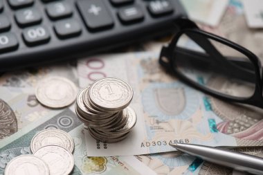 Polonya parası, bir yığın bozuk para, paraların cilalanması.